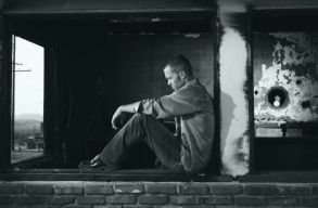 Felm�r�s: A kis kereset�, alacsony v�gzetts�g�, fiatal f�rfiak szegt�k meg legink�bb a j�rv�ny�gyi szab�lyokat