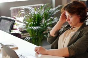 A kr�nikus betegek szervezet�nek aj�nl�sa: aki vesz�lyeztetett, az els� t�netekn�l forduljon orvoshoz!