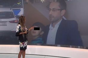 Apa, kak�lnom kell! - �l� ad�sba kolb�szolt be a cseh k�l�gyminiszter-helyettes kisfia