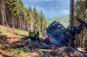 Fel�bredt az olasz felvon�trag�dia egyetlen t�l�l�je: az �t�ves kisfi� eg�sz csal�dj�t elvesz�tette a balesetben