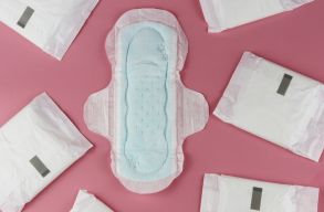 A menstru�ci� ne legyen akad�lya az iskol�ba j�r�snak - seg�ten�k a r�szorul�kat