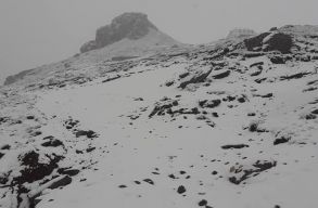 Ny�r van, ny�r, s a hegyekben b�k�sen havazik!