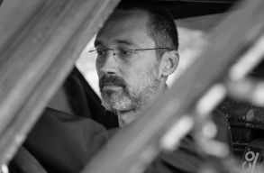 Egy off road versenyen egy aut�t elsodort az �r, a pil�ta meghalt