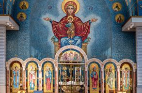 S�savat �nt�tt a p�sp�k�kre egy ortodox pap, mert ki akart�k z�rni az egyh�zb�l