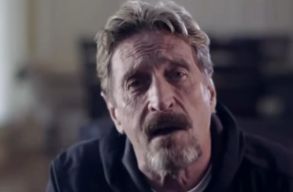 Holtan tal�lt�k cell�j�ban John McAfeet, aki v�rus�l� szoftver�vel v�lt vil�gh�r�v�