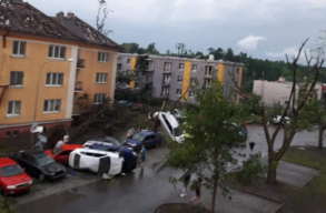 Extr�m id�j�r�s: itthon aszfaltolvaszt� meleg van, Ausztri�ban j�ges� tarolt, Csehorsz�gban torn�d� puszt�tott