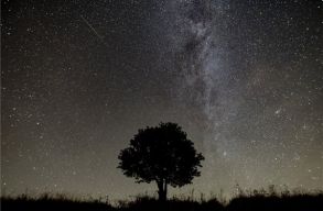 N�zz hull�csillagokat: ilyen volt a Perseida meteorraj tet�z�se (vide�)