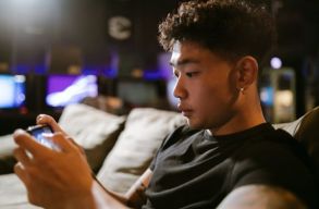 K�na egy �r�ra cs�kkenti a gyermekek maxim�lis online j�t�kidej�t