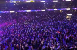 Maszk �s t�vols�gtart�s n�lk�l �ri�s t�meg bulizott Kolozsv�ron