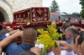 Ism�t �j Szent J�nos csontjaival k�zdenek a koronav�rus ellen Szucs�v�n