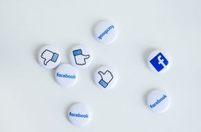 Felm�r�s: a rom�niai internetez� v�rosiak 93 sz�zal�k�nak van Facebook-fi�kja