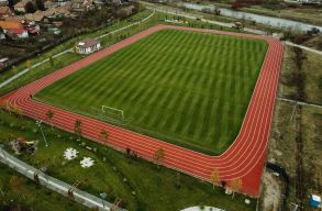 260 ezer eur��rt �j�tottak fel egy sportp�ly�t Bal�zsfalv�n, de a fut�k�r�k t�l sz�gletesek lettek