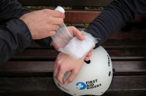 „Els�seg�ly k�t ker�ken” – biciklis fut�rok �j k�ldet�ssel